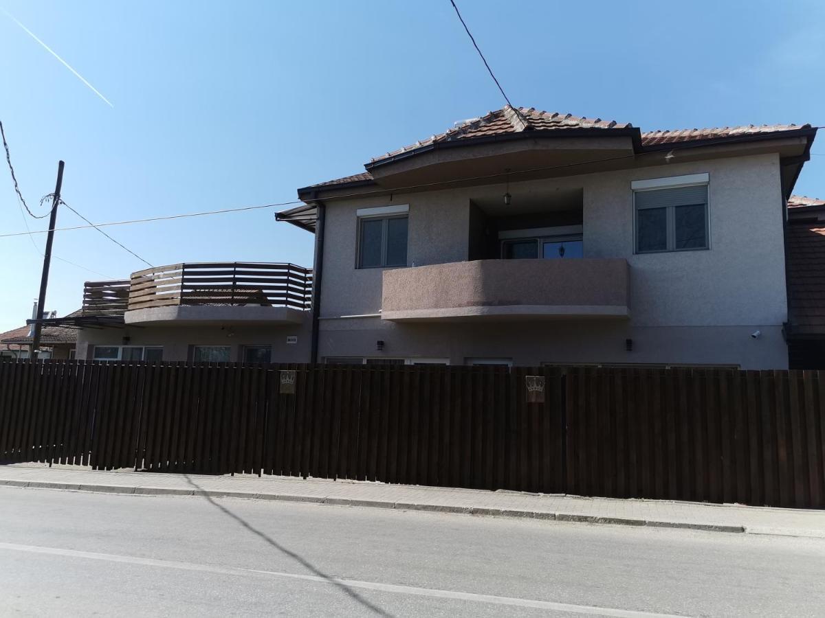 סקופיה Crown Apartments מראה חיצוני תמונה