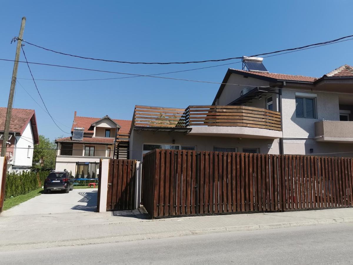סקופיה Crown Apartments מראה חיצוני תמונה