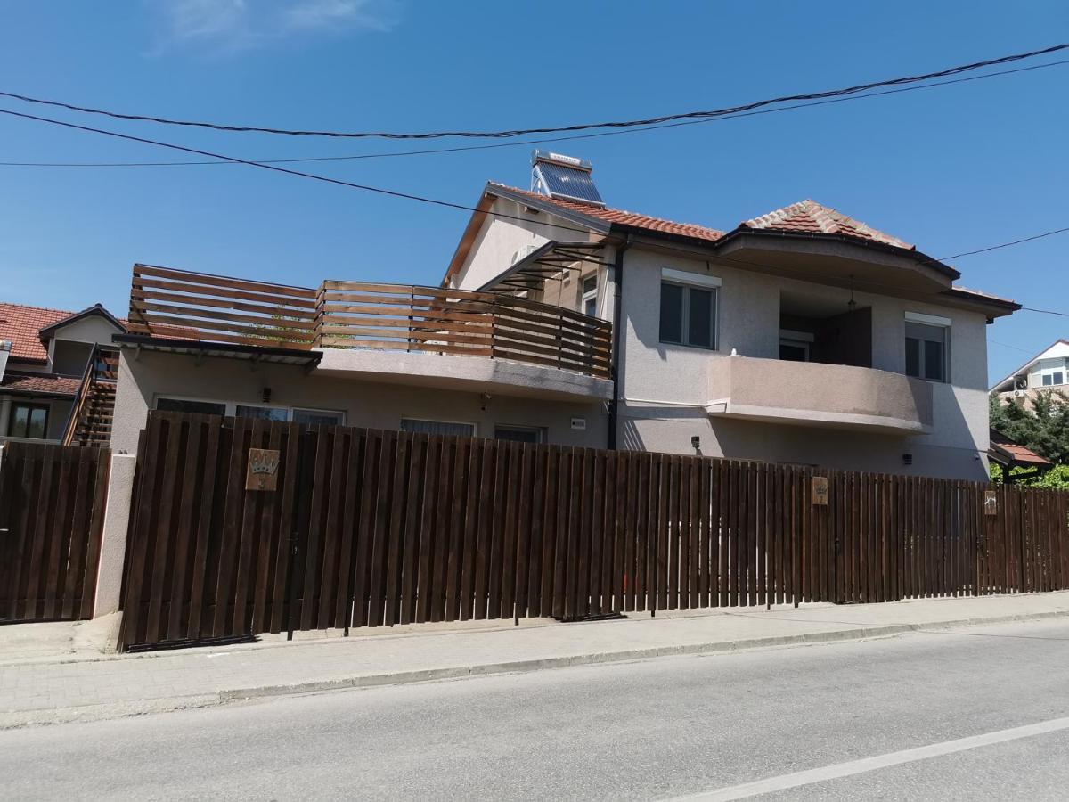 סקופיה Crown Apartments מראה חיצוני תמונה