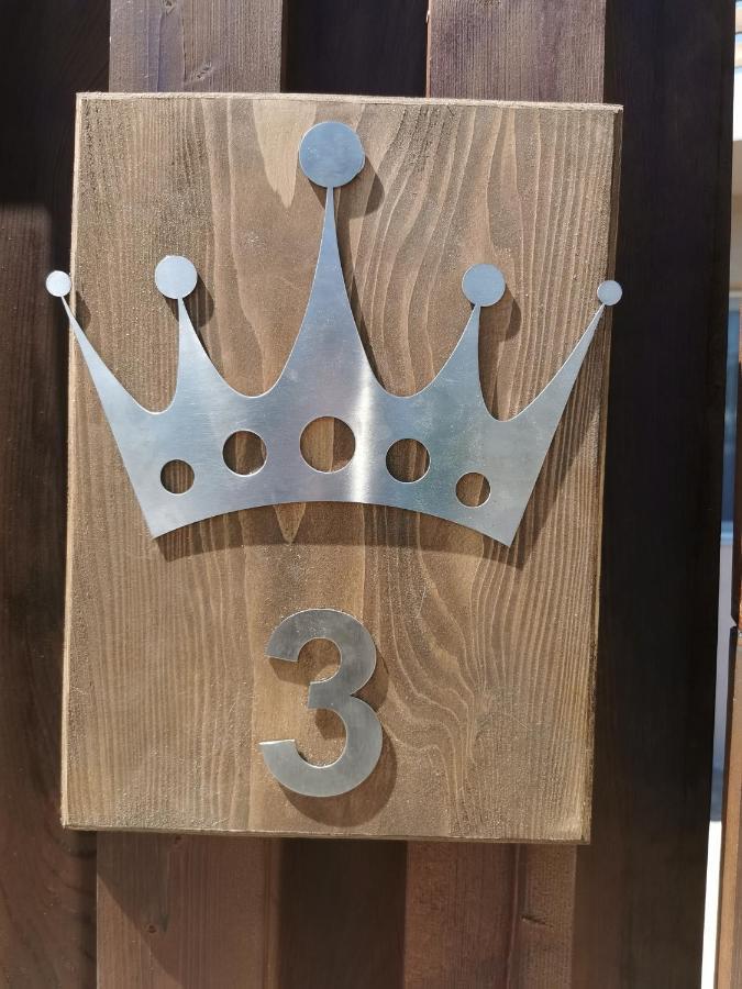 סקופיה Crown Apartments מראה חיצוני תמונה