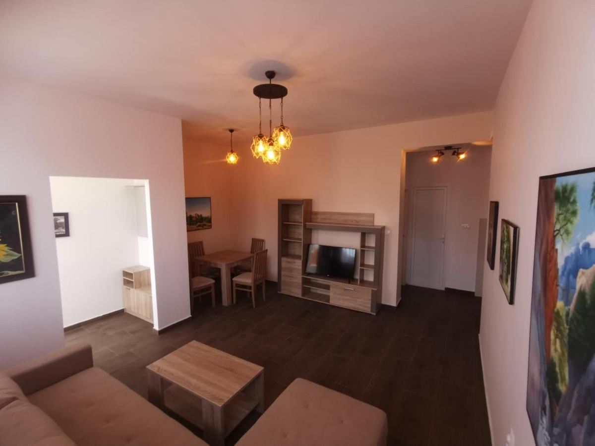 סקופיה Crown Apartments מראה חיצוני תמונה