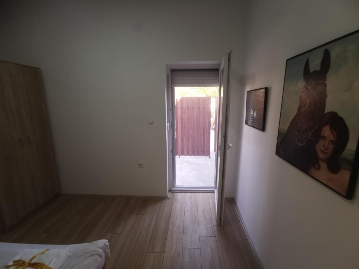 סקופיה Crown Apartments מראה חיצוני תמונה